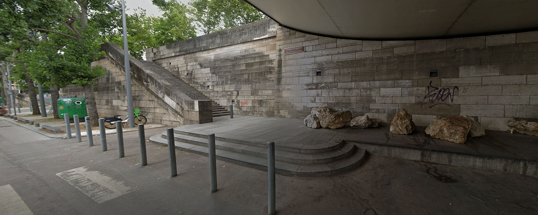 Pont Charles de Gaulle Spot Street Paris Skate Spot 3/5