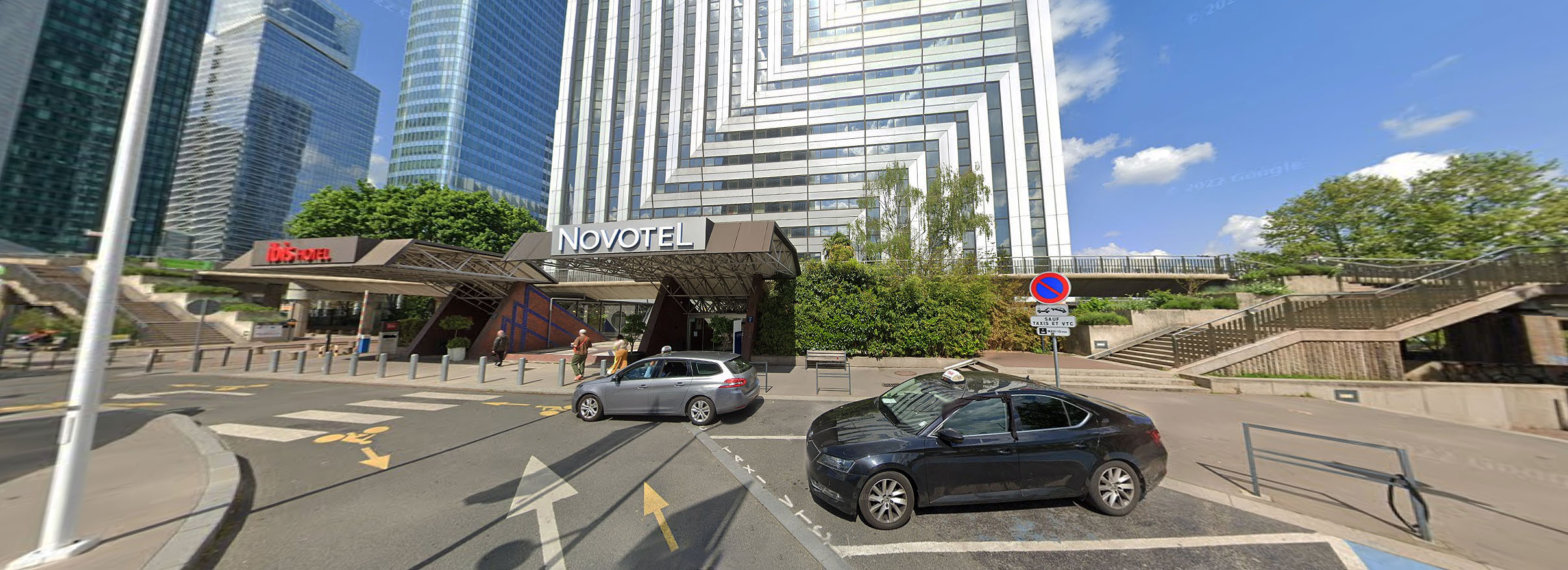 Hôtel Ibis Spot Street Courbevoie Skate Spot 2/5
