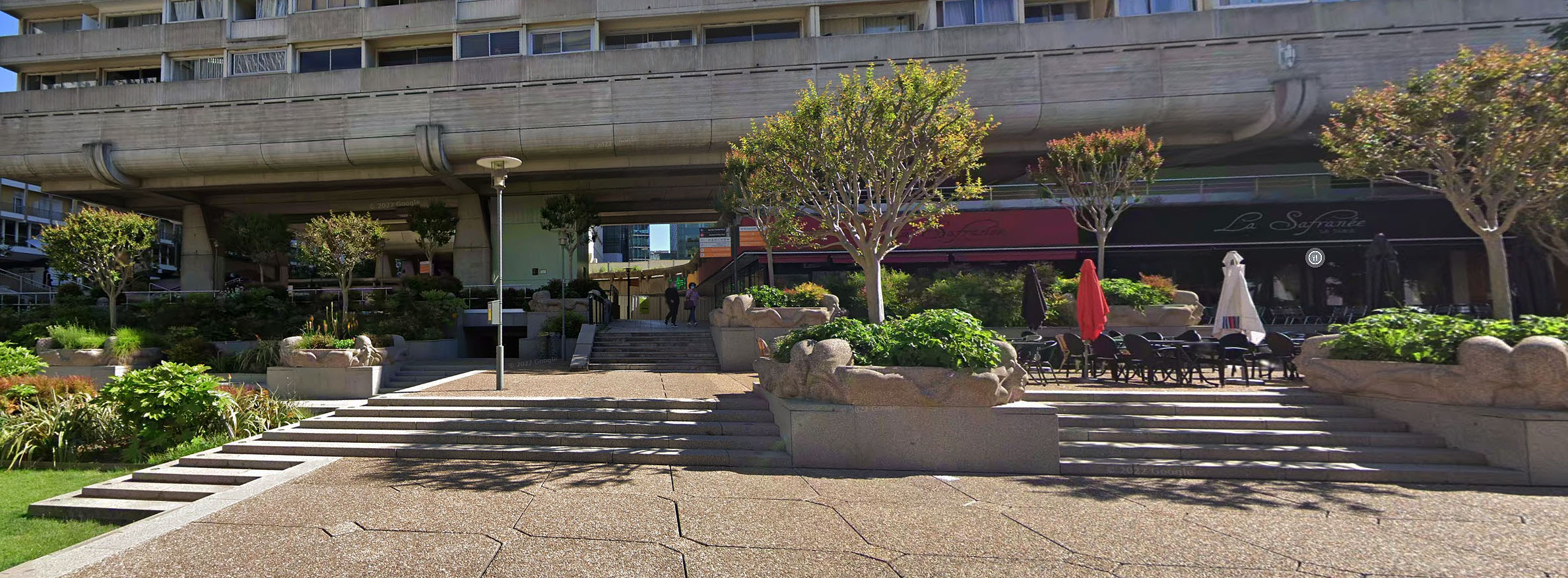 La Place basse Spot Street Puteaux Skate Spot 3/5
