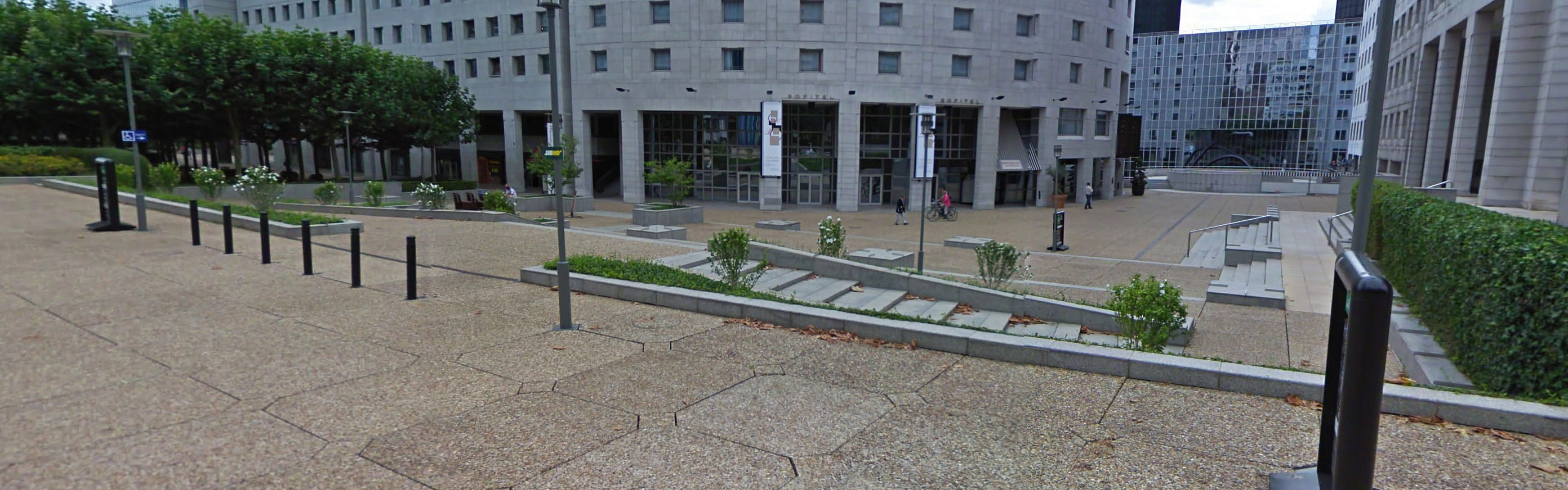 Sofitel Spot Street Puteaux Skate Spot 3/5