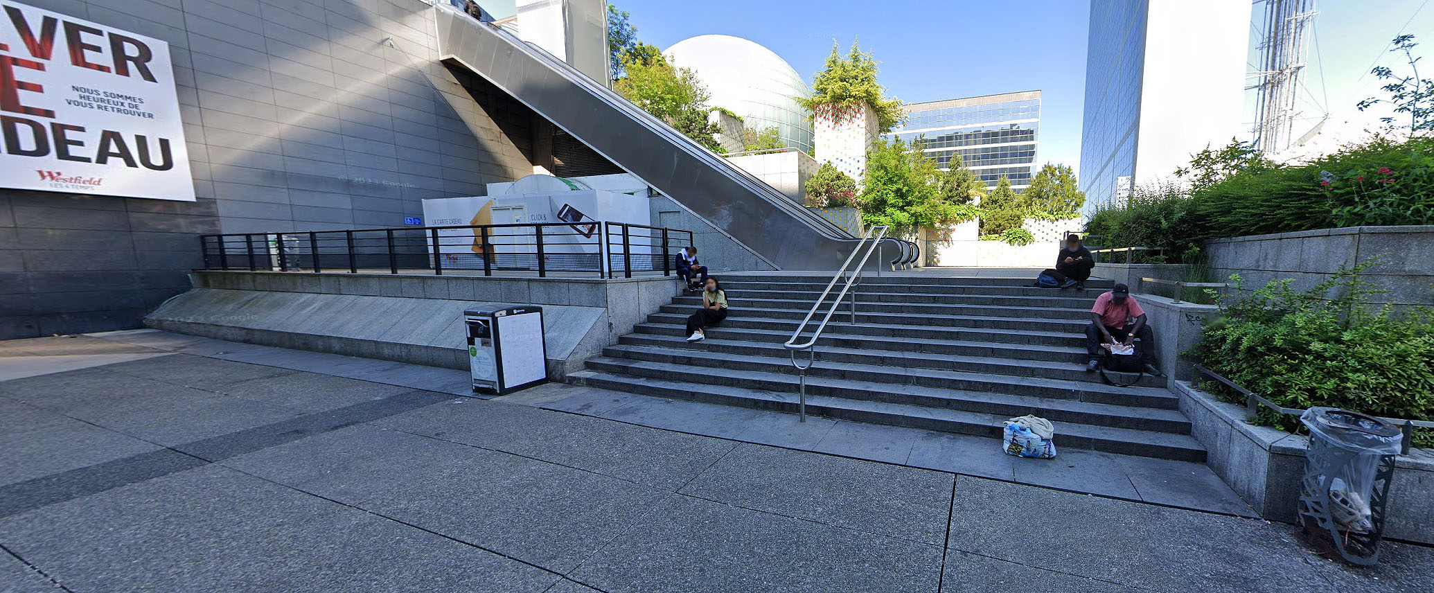 Passage de l' Arche Spot Street Puteaux Skate Spot 2/5