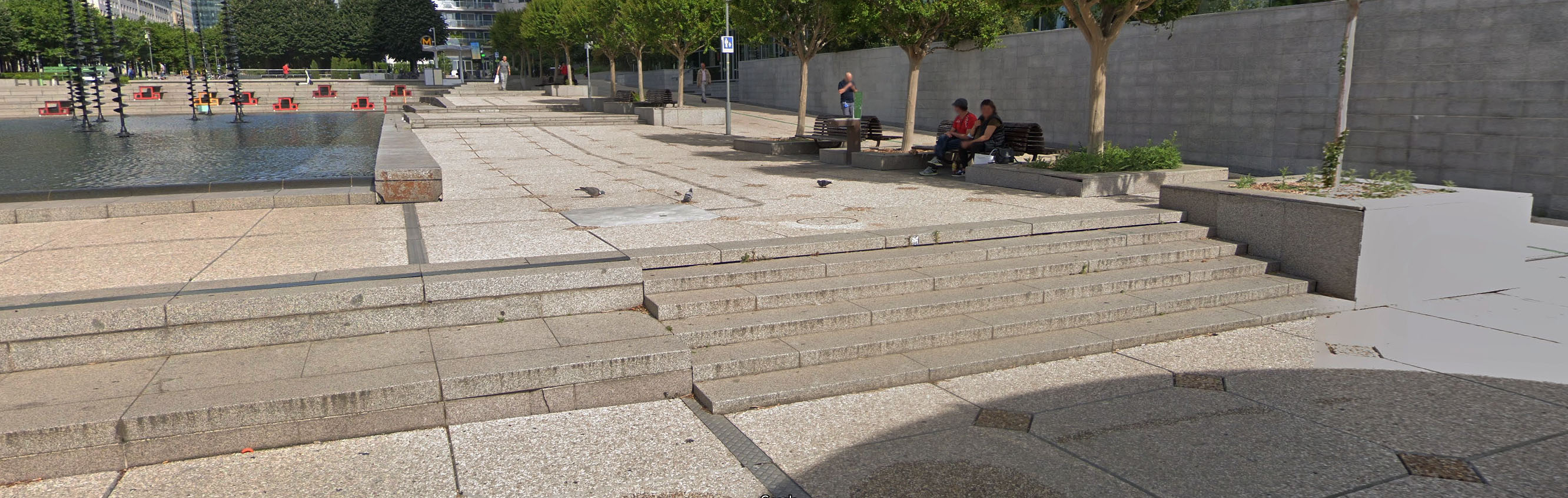 Bassin Takis Plaza Courbevoie Skate Spot 3/5