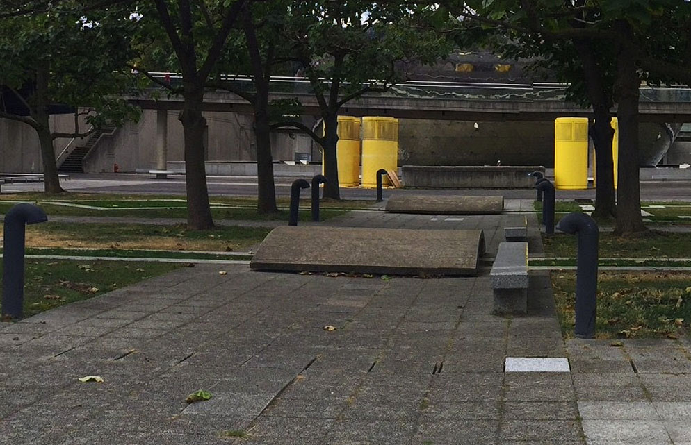 La Geode de la Villette Spot Street Paris Skate Spot 3/5