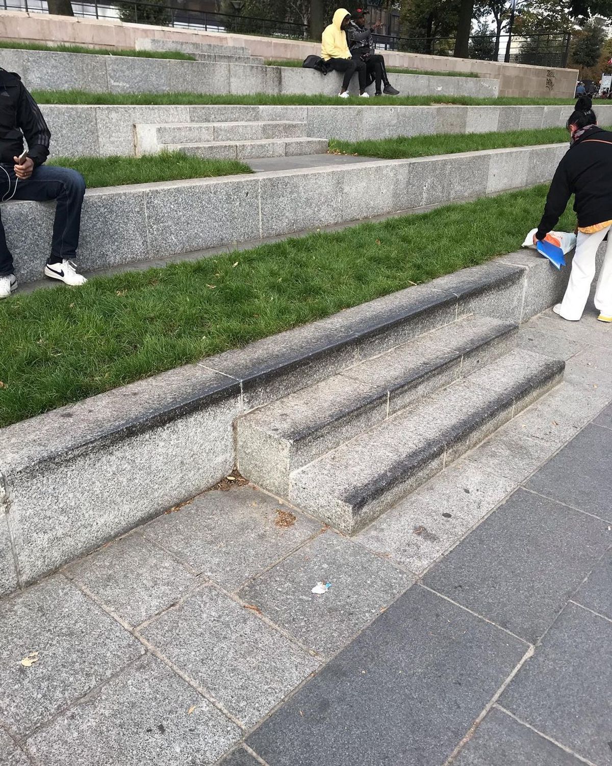 Place des Fêtes Plaza Paris Skate Spot 3/5