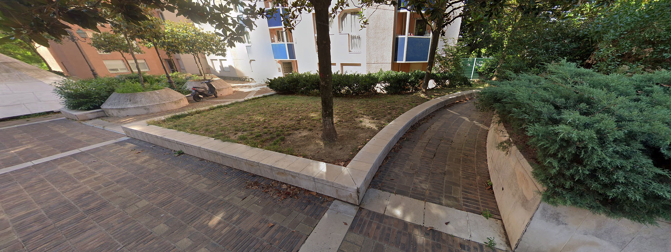 Laurencin Street Spot Street Paris Skate Spot 3/5