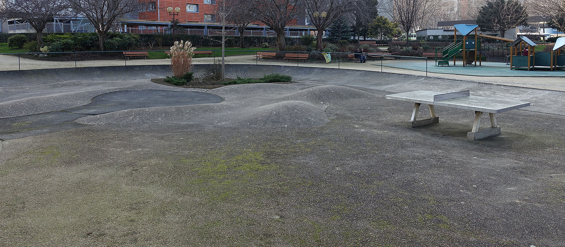 Square Henri Huchard Spot Street Paris Skate Spot 2/5