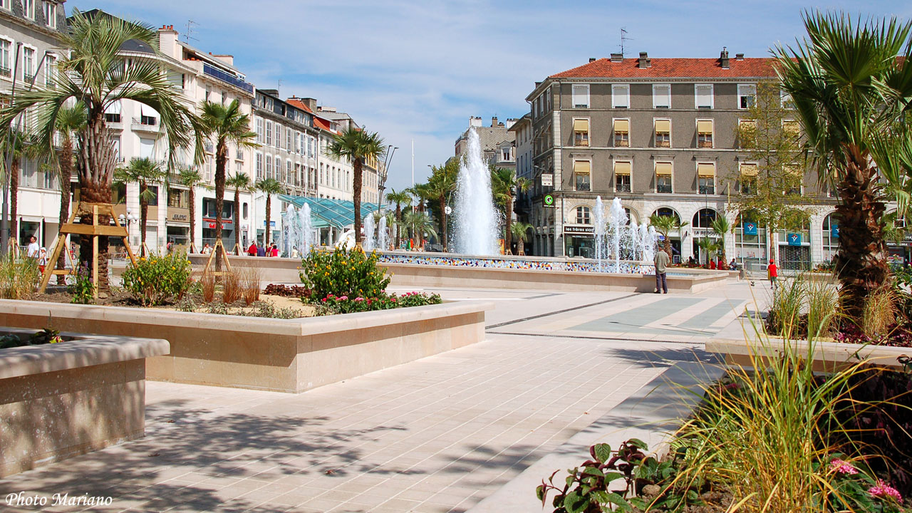 La Fontaine Plaza Pau Skate Spot 4/5