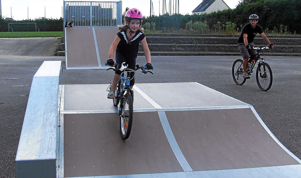 Gymnase de Kervern Skatepark Pleyben Skate Spot 2/5