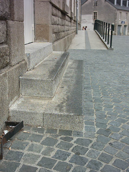Théâtre de Cornouaille Spot Street Quimper Skate Spot 3/5