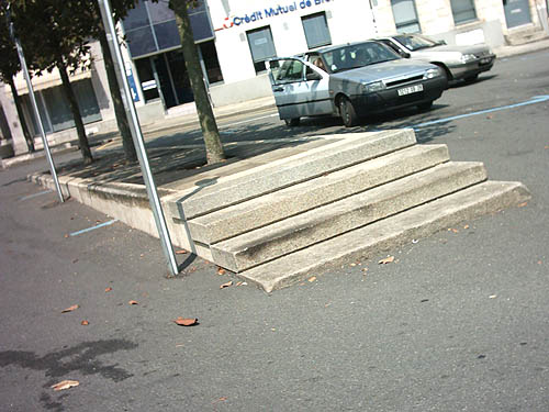 Église Plaza Quimperlé Skate Spot 3/5