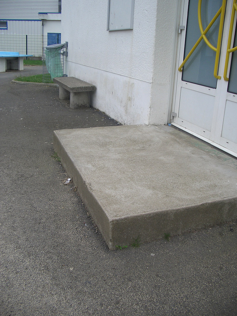 Collège Petite Lande Plaza Rezé Skate Spot 4/5