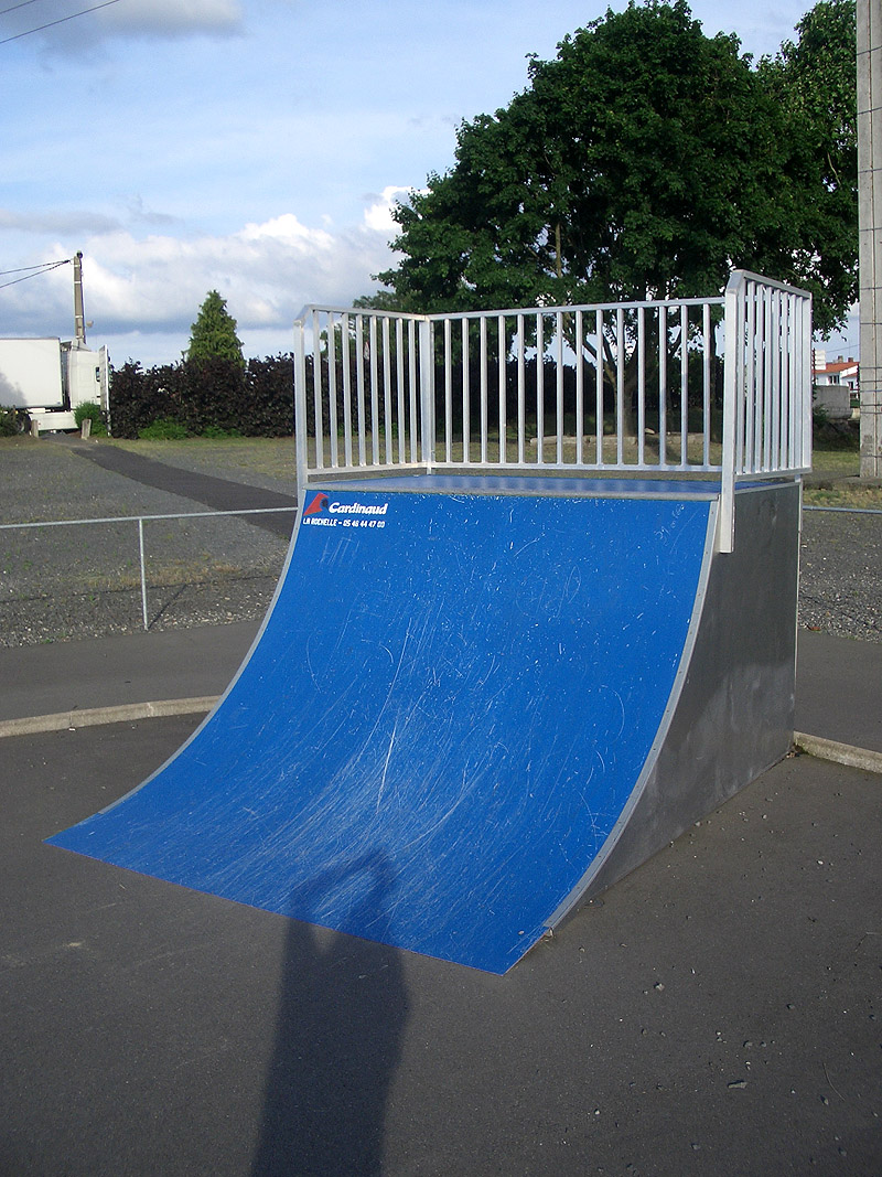 Centre Socioculturel Skatepark Saint Julien de Concelles Skate Spot 2/5