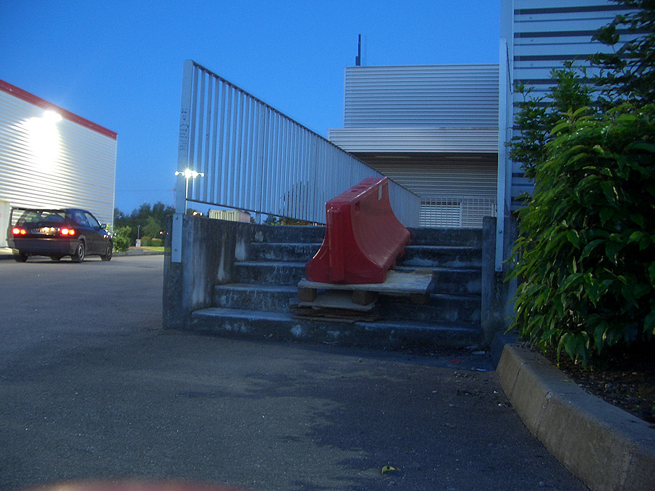 Darty Spot Street Saint Sébastien sur Loire Skate Spot 2/5