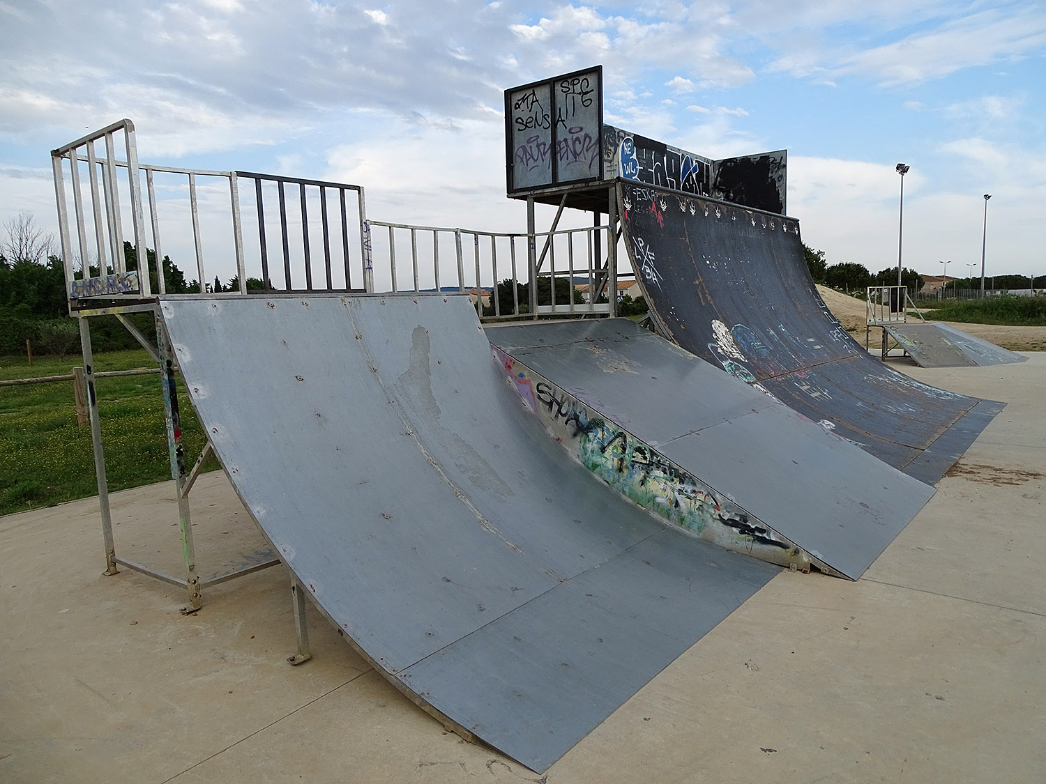 Stade Mimoun Skatepark Villeneuve lès Maguelone Skate Spot 3/5