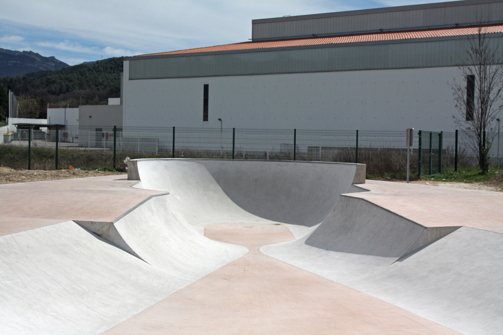 Simiane Skatepark Simiane Collongue Skate Spot 4/5