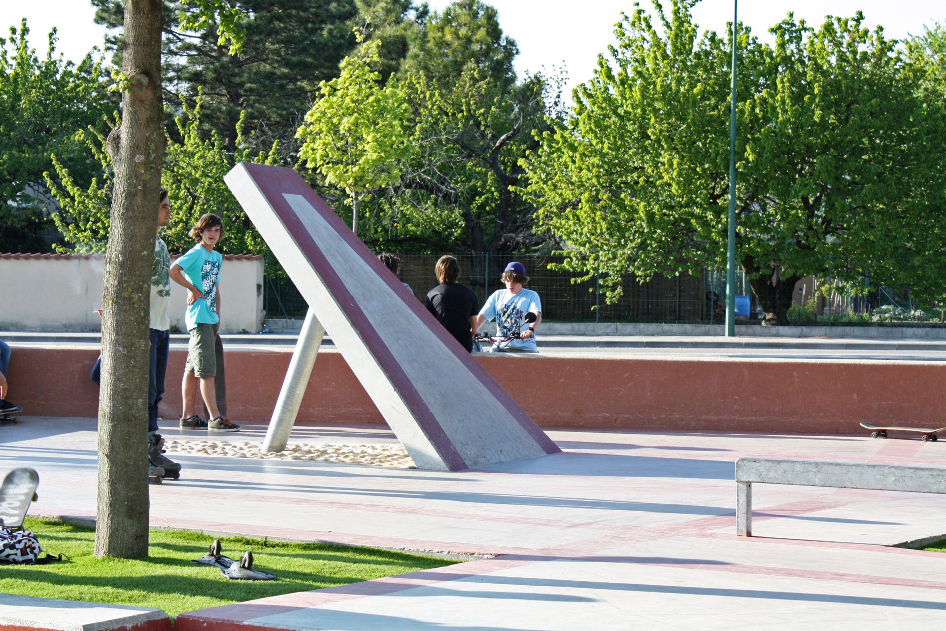 Gymnase Longo Spot Street Tournon sur Rhône Skate Spot 3/5