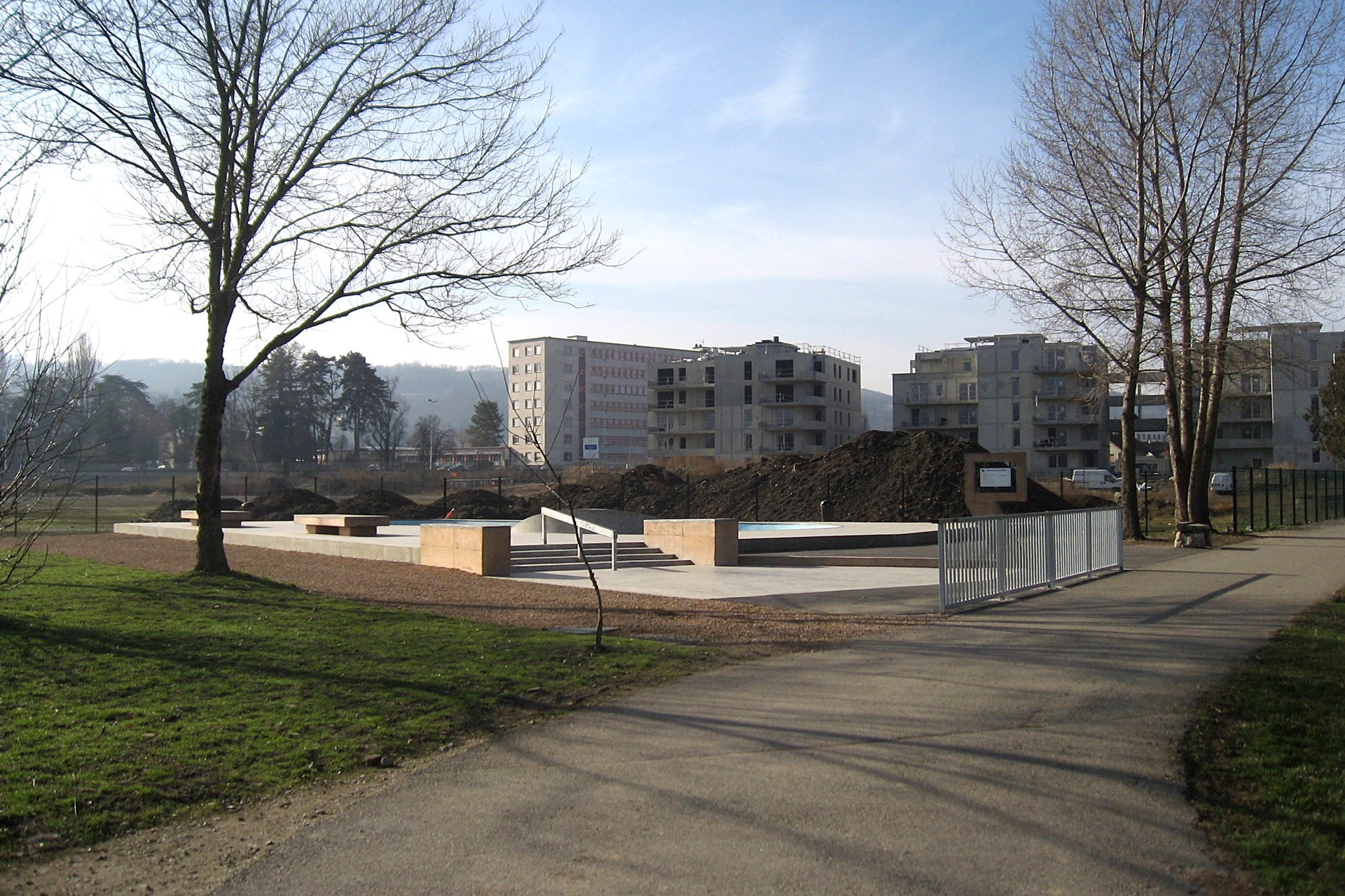 Parc des Lilattes Skatepark Bourgoin Jallieu Skate Spot 3/5