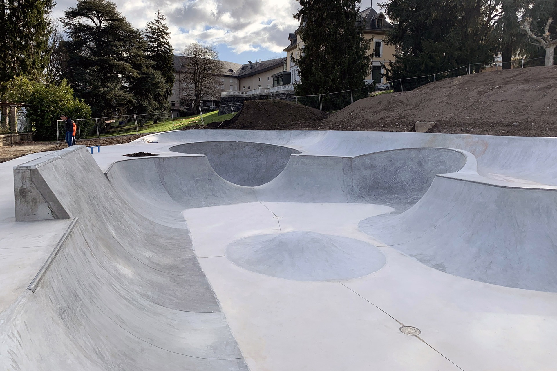 Bowl d' Évian Bowl Évian les Bains Skate Spot 5/5