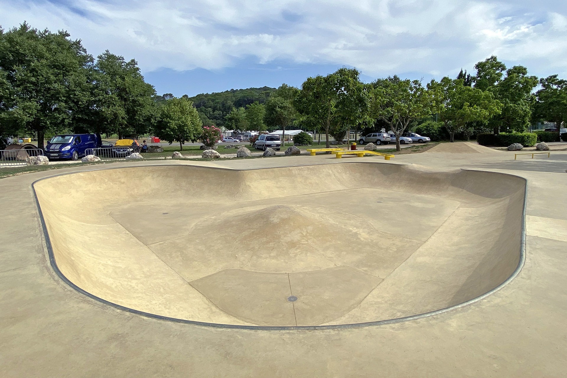 La Plage Bowl Goudargues Skate Spot 4/5