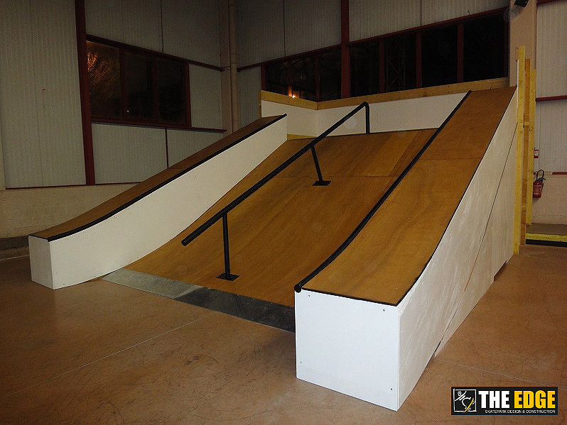 Le Globe Indoor Carvin Skate Spot 3/5
