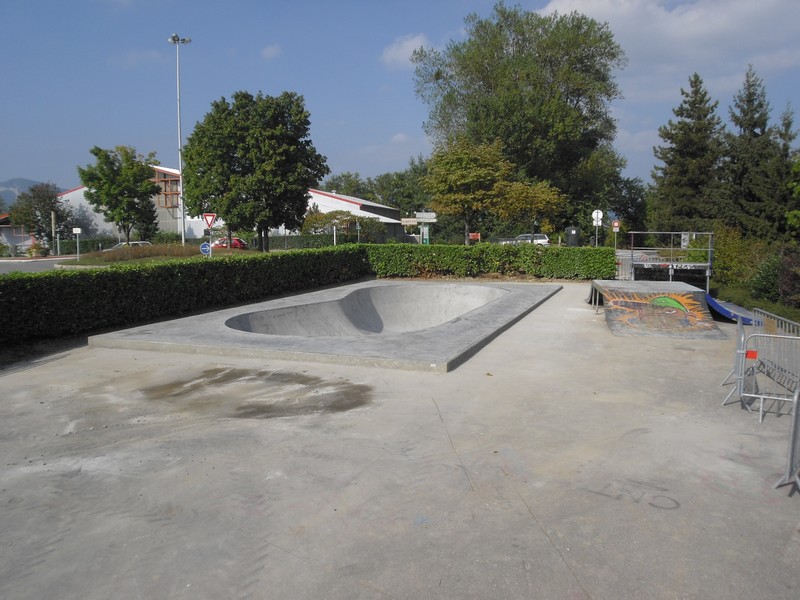 Cran Gevrier Skatepark Annecy Skate Spot 2/5