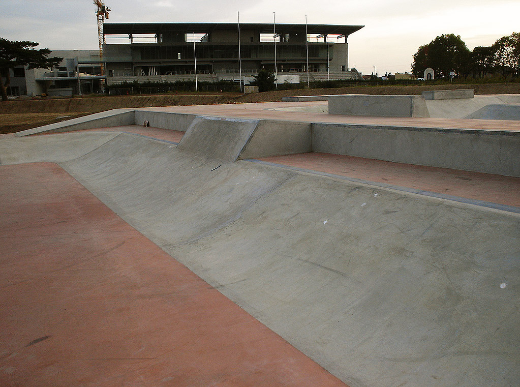 Carré De Soie Bowl Vaulx en Velin Skate Spot 4/5