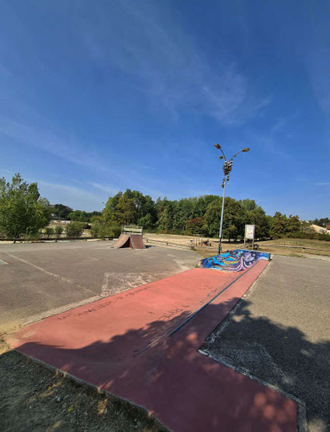 Mas de la Raz Skatepark Villefontaine Skate Spot 3/5