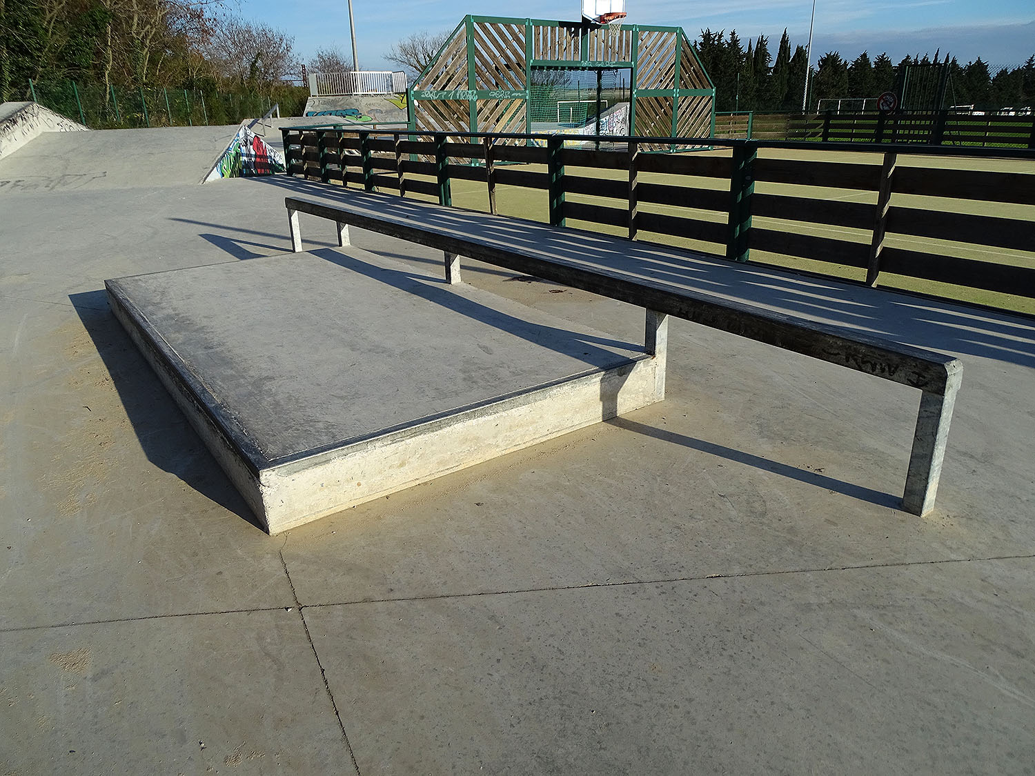 Place de la Mairie Skatepark Saint Aunès Skate Spot 3/5