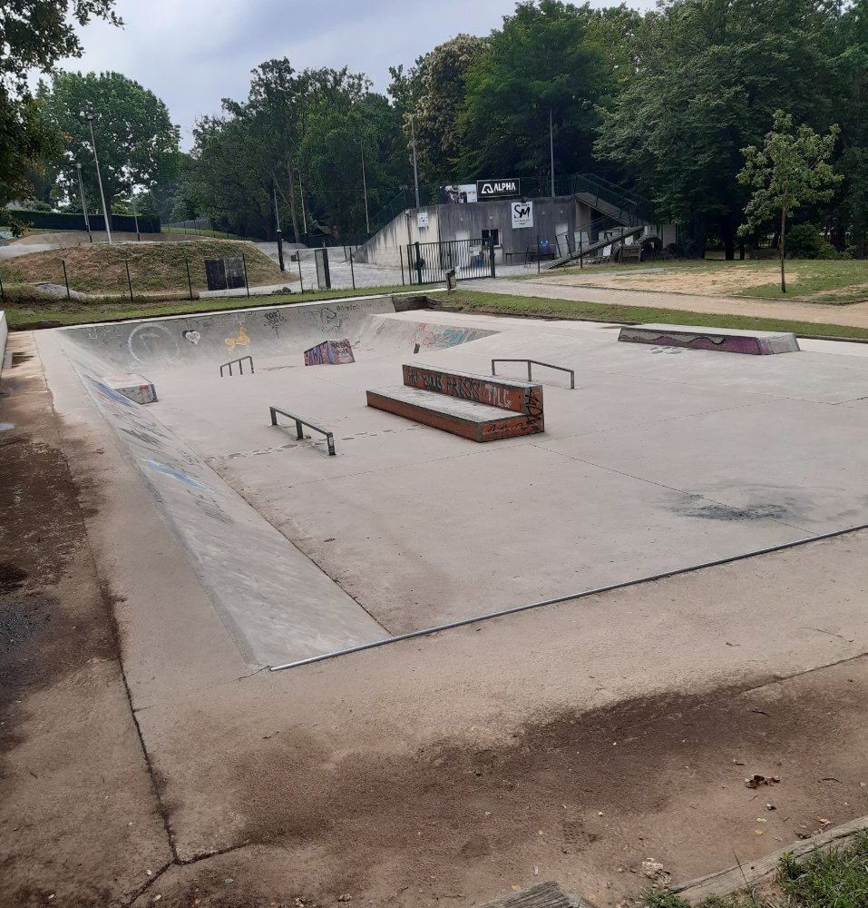 Nahuques Skatepark Mont de Marsan Skate Spot 3/5