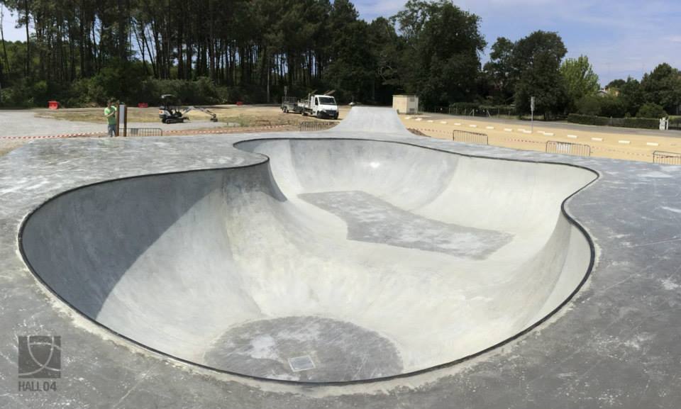 Le Cimetière Bowl Sanguinet Skate Spot 4/5