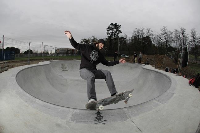 Château de l' Hers Bowl Toulouse Skate Spot 4/5