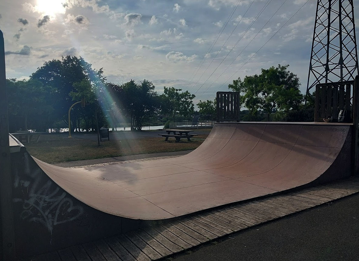 Lac des Bretonnières Mini Joué lès Tours Skate Spot 3/5