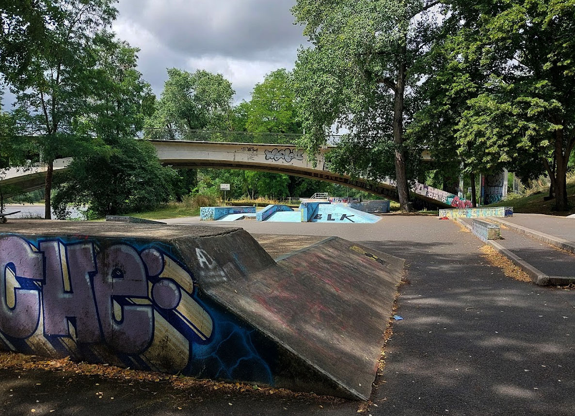 Île Simon Skatepark Tours Skate Spot 3/5