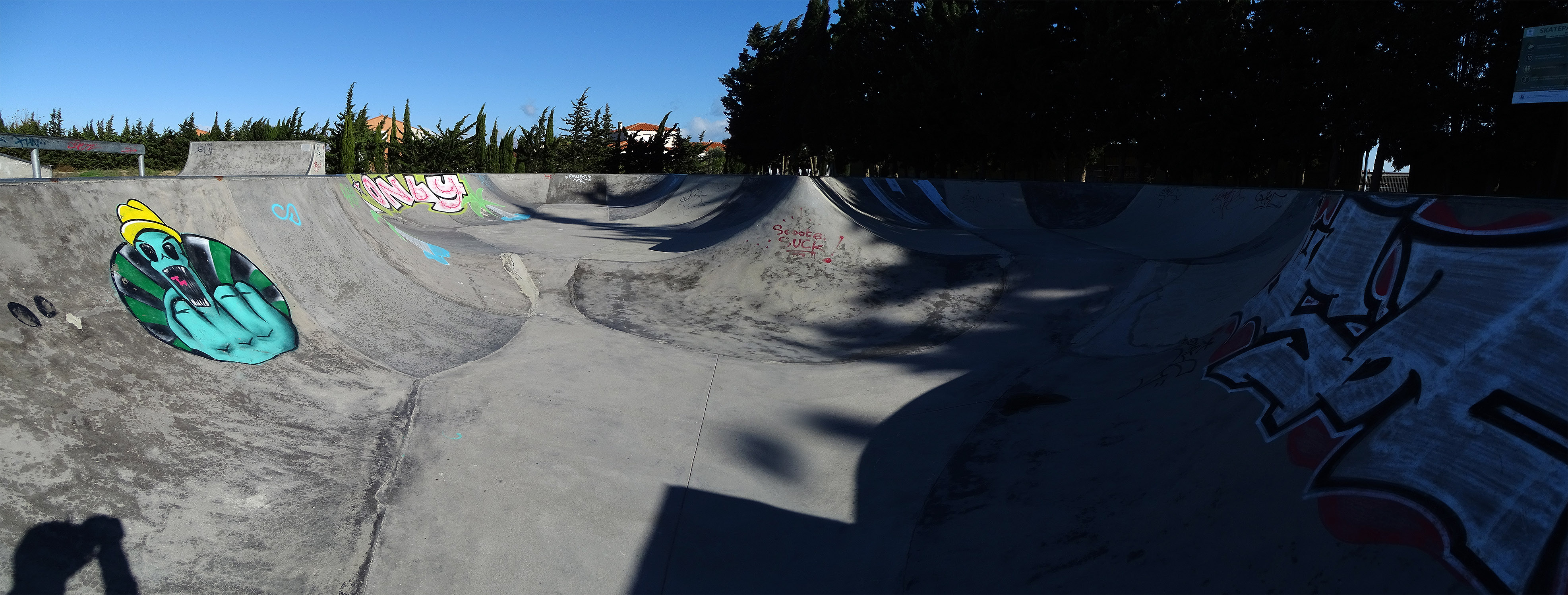 Halle Des Sports Bowl Torreilles Skate Spot 3/5