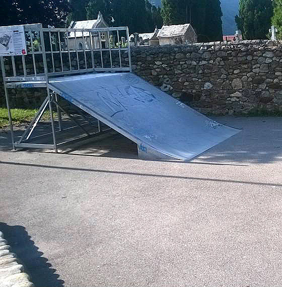 Cimetière Skatepark Foix Skate Spot 2/5