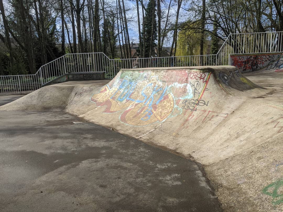 Parc Saint Pierre Do It Yourself Amiens Skate Spot 3/5