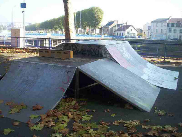 Pont du châtelet Skatepark Montluçon Skate Spot 1/5
