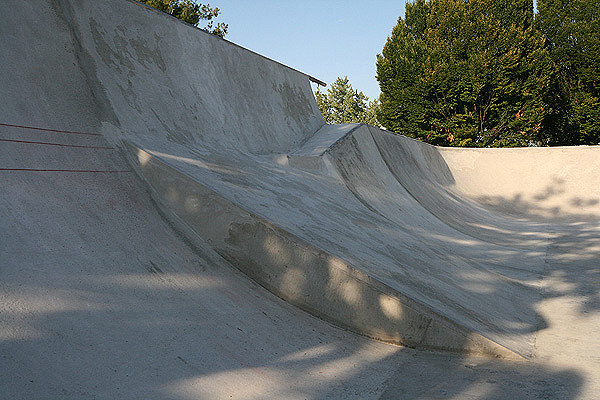 Evan Cayeux Bowl Chalon sur Saône Skate Spot 4/5