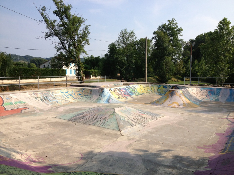 L' Écluse Bowl Saint Léon sur l'Isle Skate Spot 3/5