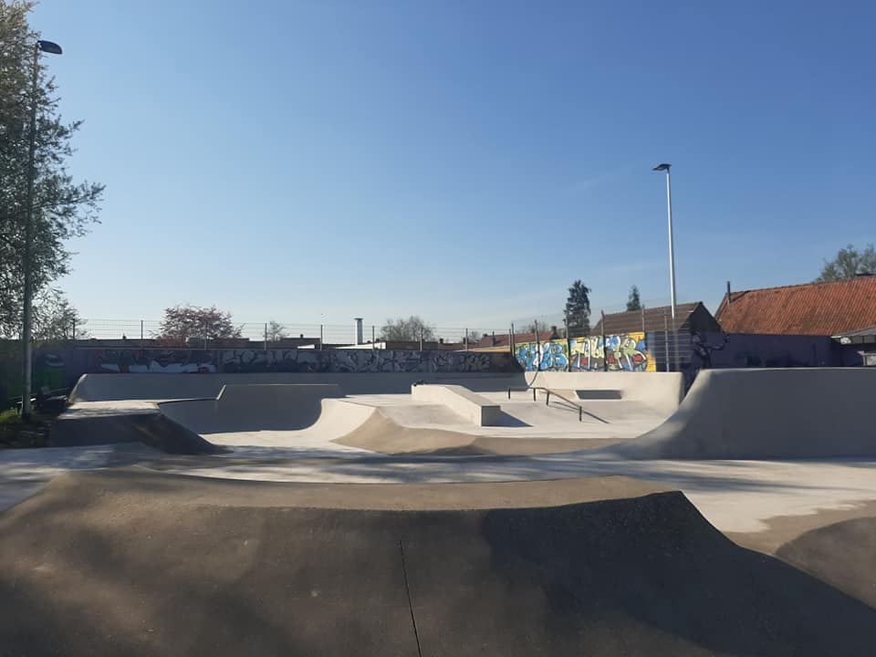 Izzepark Skatepark Izegem Skate Spot 4/5