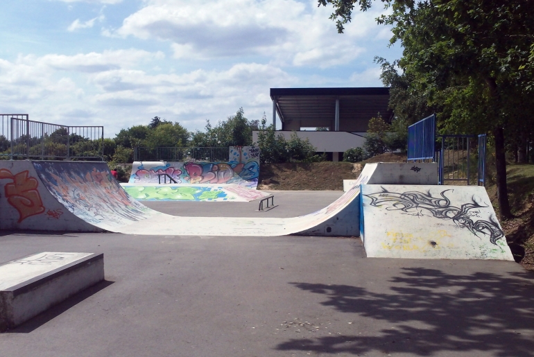 Collège Les Rochers Skatepark Vitré Skate Spot 2/5