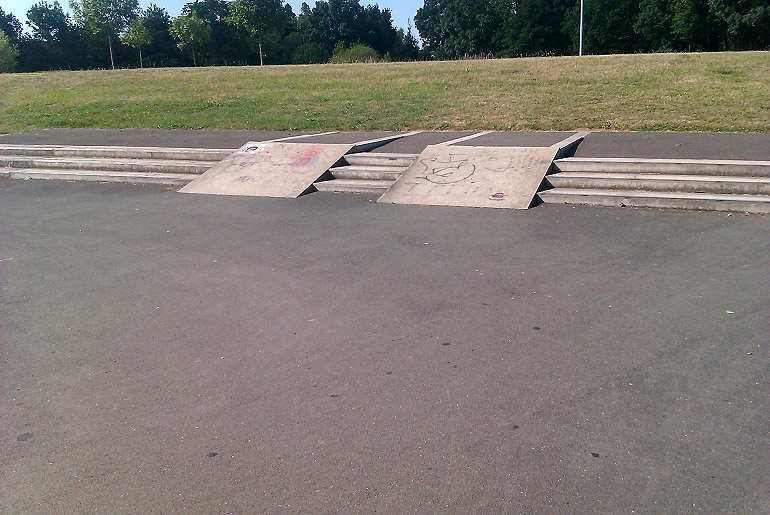 Écouflant Skatepark Écouflant Skate Spot 2/5