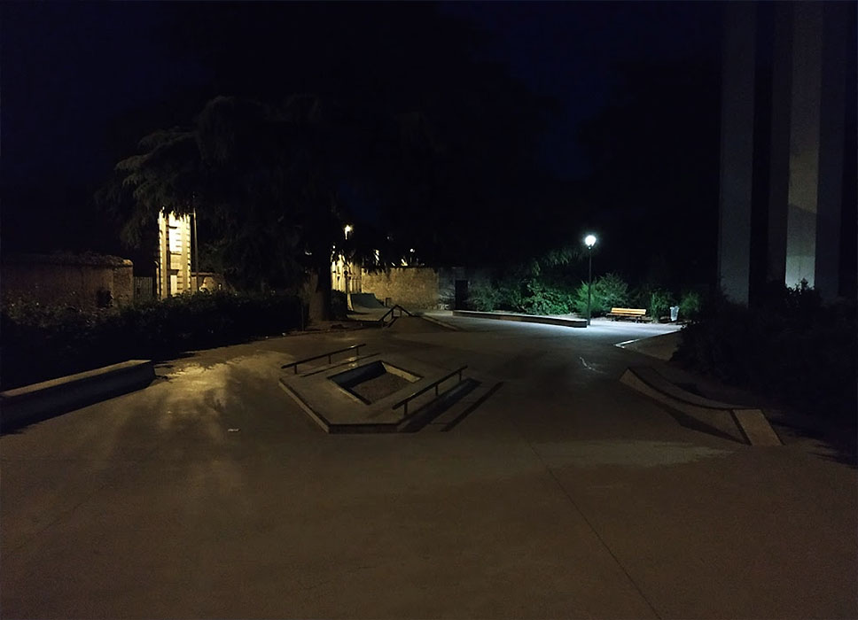 Place Michel Moser Spot Street Blois Skate Spot 3/5