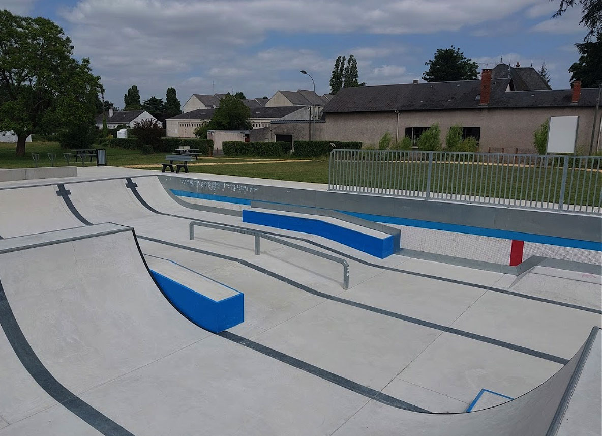 La Piscine Skatepark L' Île Bouchard Skate Spot 3/5