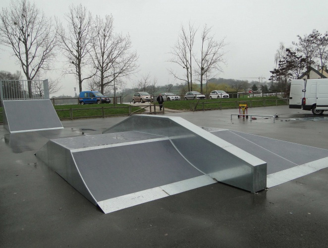 Plan d' Eau Skatepark Changé Skate Spot 2/5