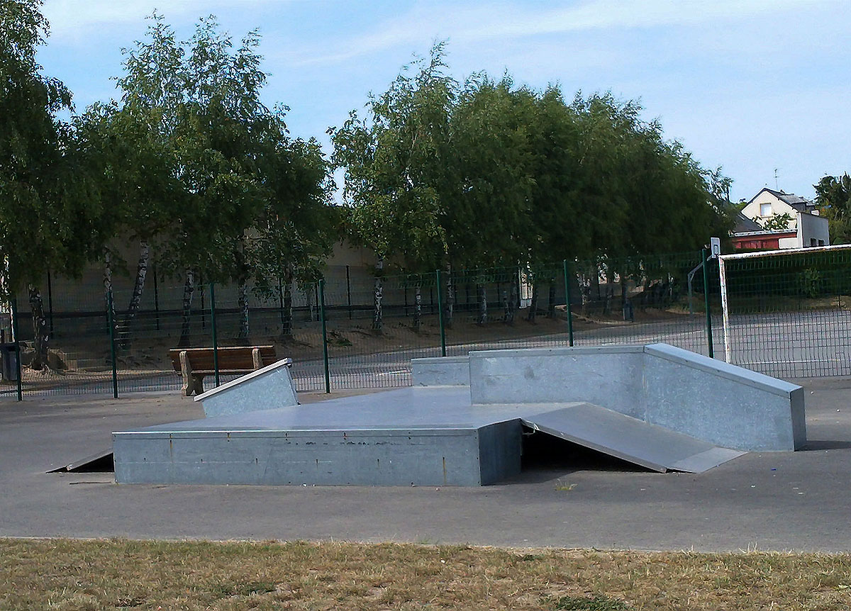 Collège Francis Lallart Skatepark Gorron Skate Spot 1/5