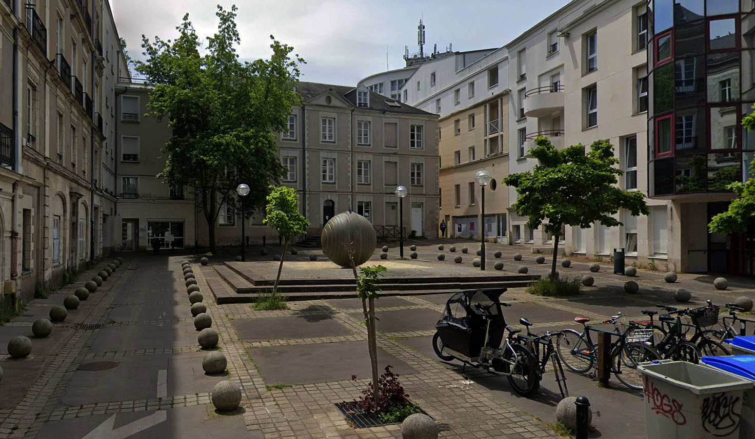 Place du Martray Spot Street Nantes Skate Spot 2/5