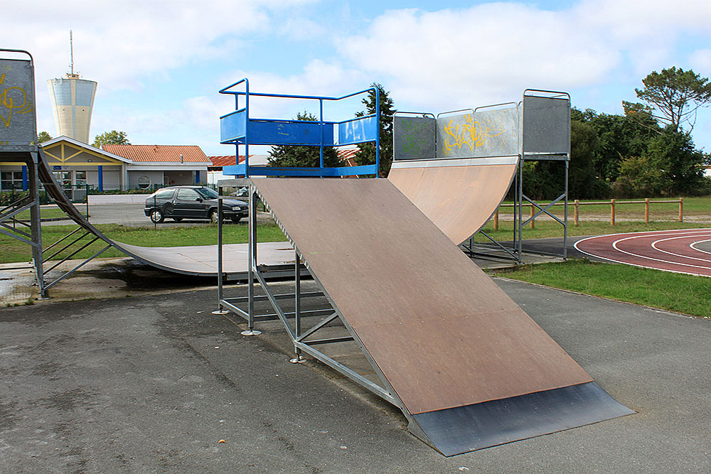 Les Milles Clubs Skatepark Arès Skate Spot 2/5
