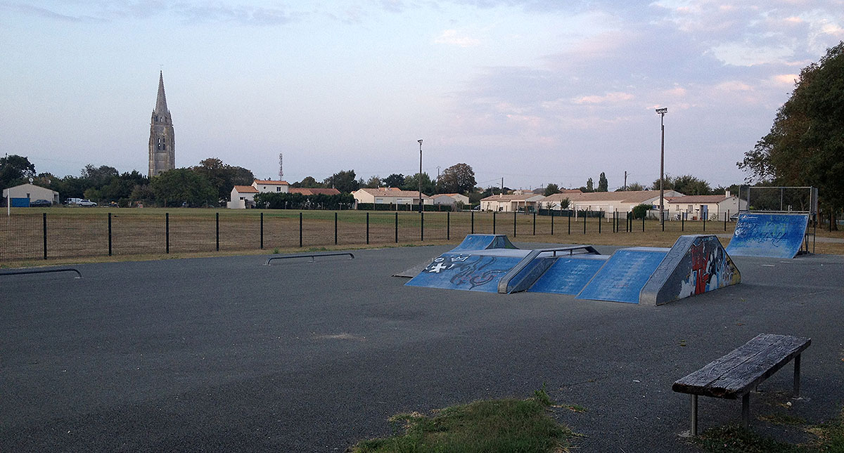 Stade Métreau Skatepark Marennes Hiers Brouage Skate Spot 1/5