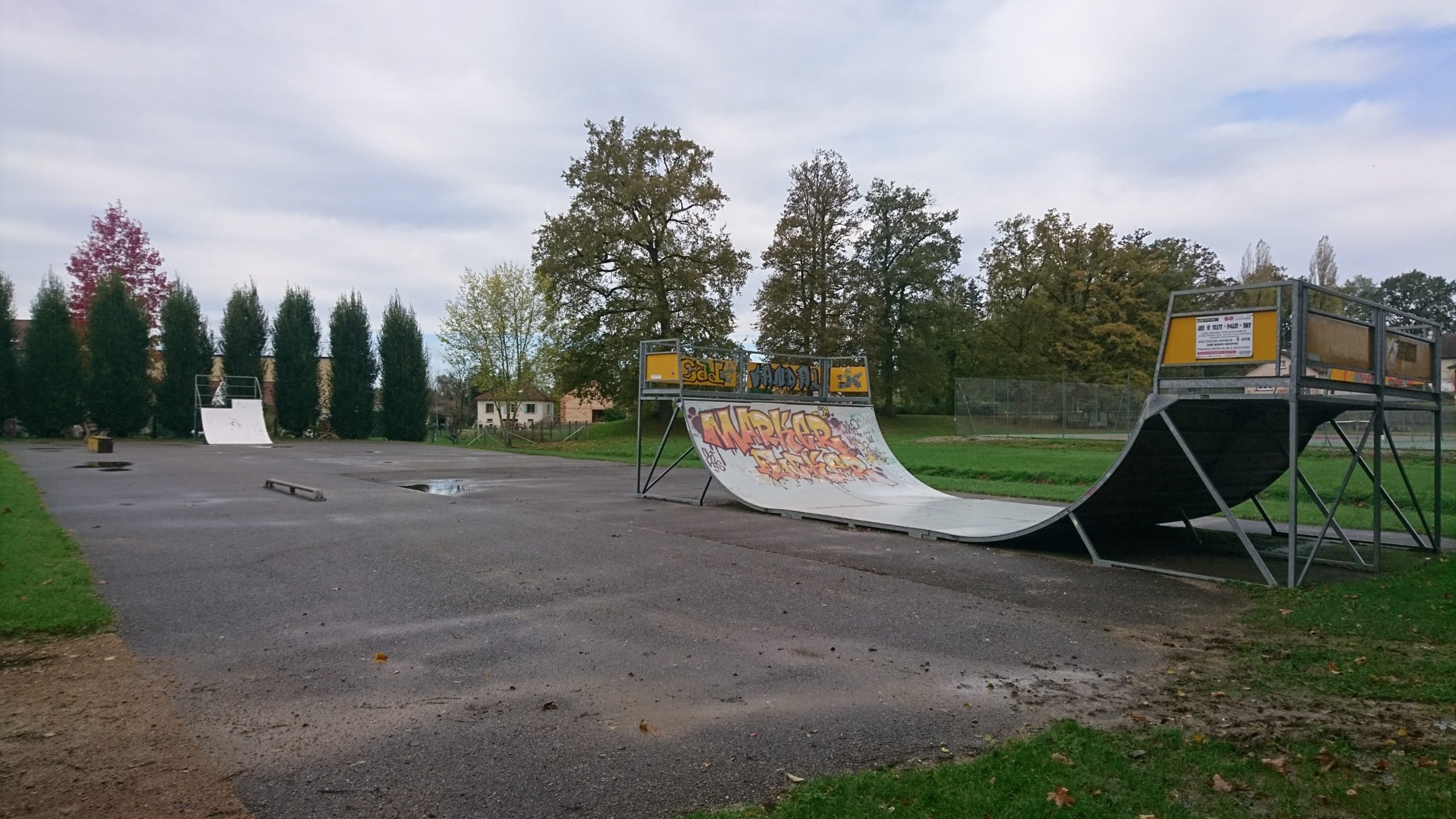 Plaine de Jeux Skatepark Louhans Skate Spot 1/5